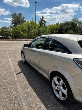 Opel Astra 1.9 GTC 150cv