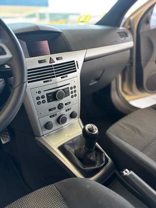 Opel Astra 1.9 GTC 150cv