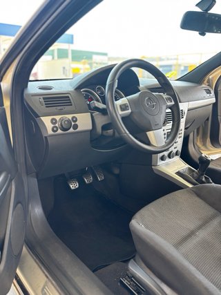 Opel Astra 1.9 GTC 150cv