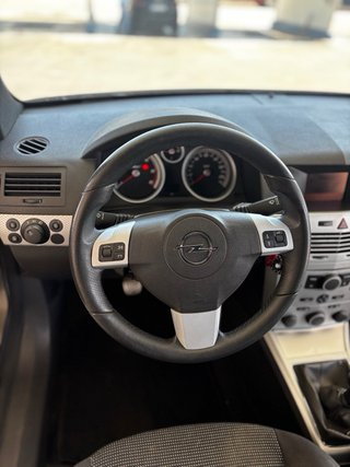 Opel Astra 1.9 GTC 150cv
