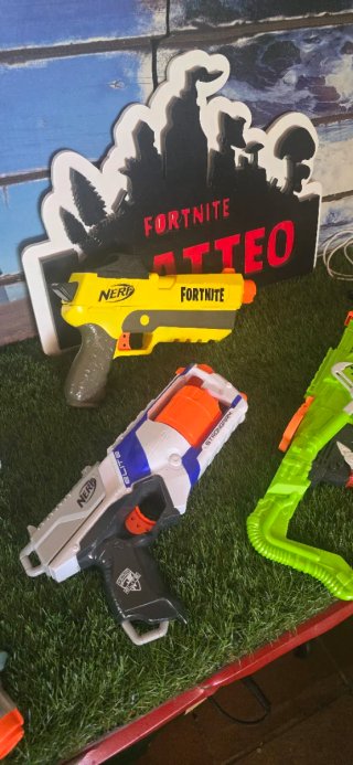 Lote 5 Pistolas Nerf y Accesorios