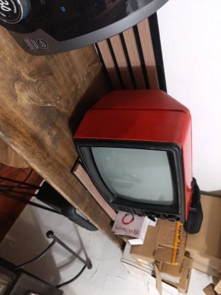 Televisor Sanyo Vintage Rojo y Negro