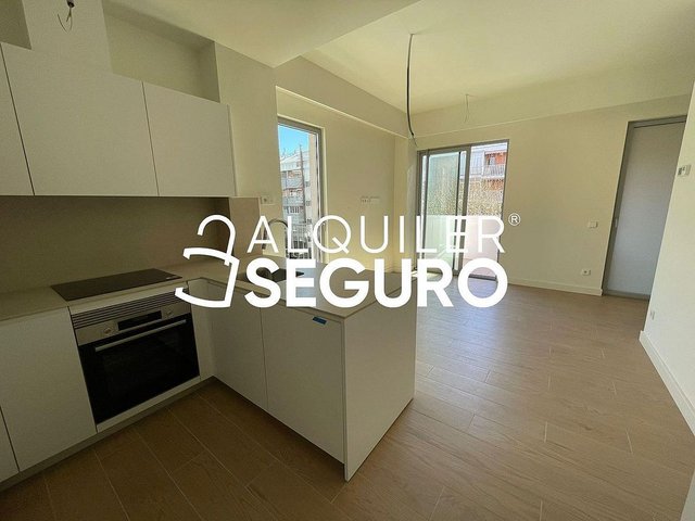 Piso en alquiler en San Juan Bautista en Madrid - Imagen 4