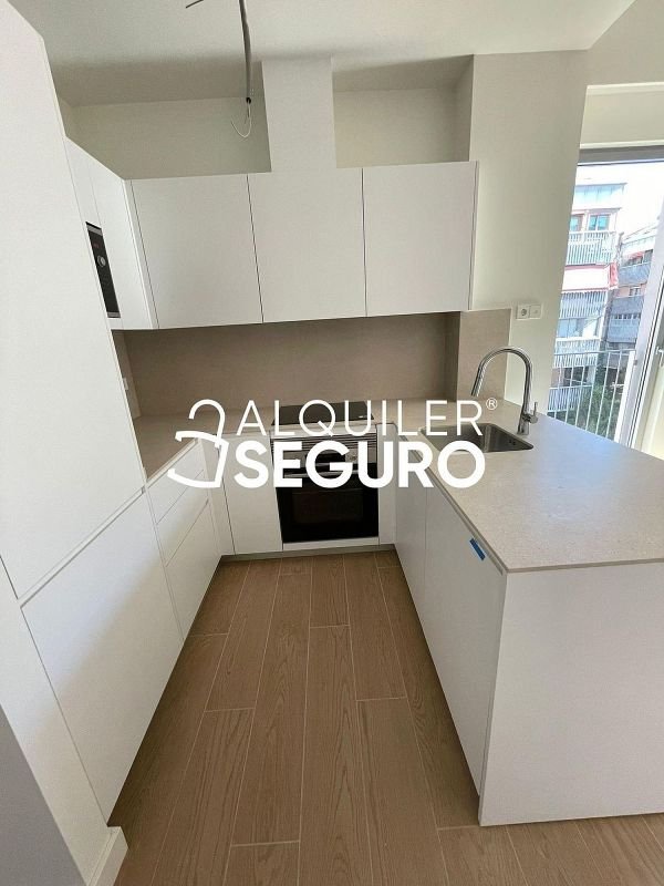 Piso en alquiler en San Juan Bautista en Madrid - Imagen 5