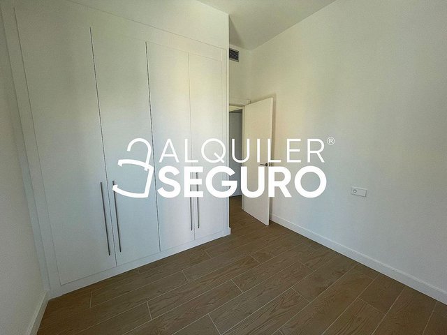 Piso en alquiler en San Juan Bautista en Madrid - Imagen 11