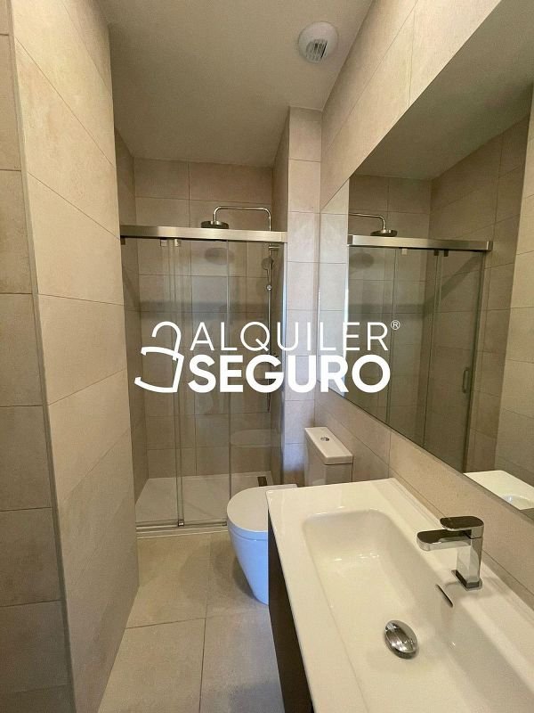 Piso en alquiler en San Juan Bautista en Madrid - Imagen 13