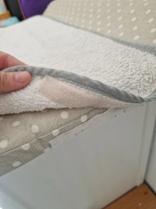 Colchoneta cambiador bebé lunares