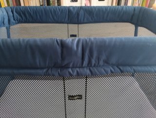 Cuna de viaje Babybjorn y sábana algodón ecológico