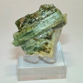 Turmalina verde natural cristal brillante Brasil