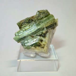Turmalina verde natural cristal brillante Brasil