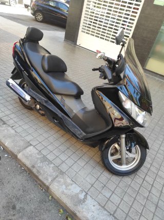 Suzuki Burgman 250 Maxi Scooter Negra