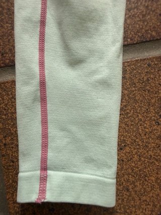 Conjunto deportivo: mallas y top