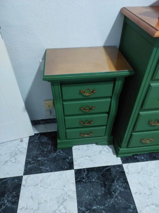 2 Mesitas de Noche Verdes con Cristal