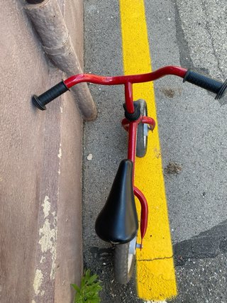 Bicicleta de equilibrio roja Chicco