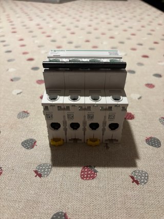 Magnetotérmico 4 polos 63A Schneider Electric