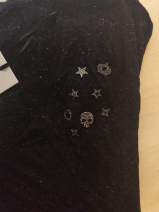Camiseta IKKS negra con motivos brillantes