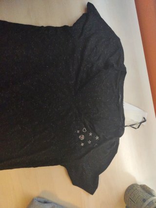 Camiseta IKKS negra con motivos brillantes