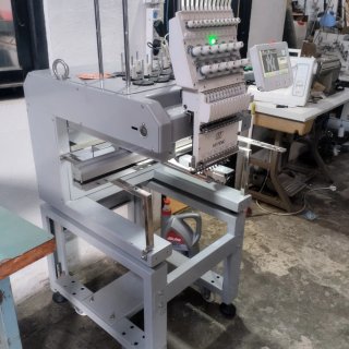 Maquina de bordar he Feng