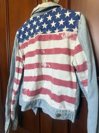 Chaqueta vaquera con bandera americana