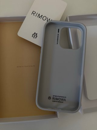 Funda iPhone 16 pro RIMOWA plateada