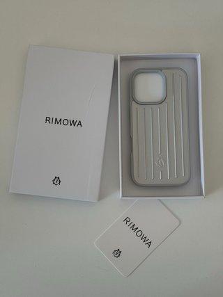 Funda iPhone 16 pro RIMOWA plateada