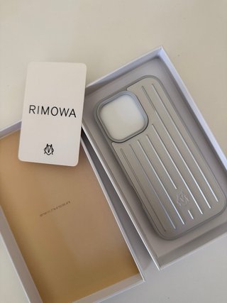 Funda iPhone 16 pro RIMOWA plateada