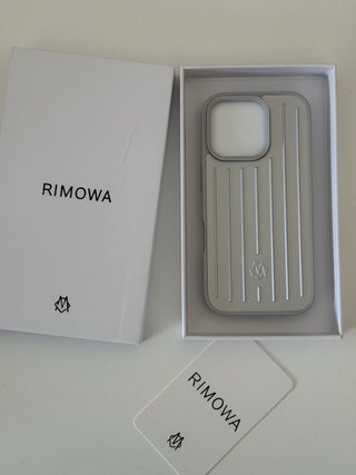 Funda iPhone 16 pro RIMOWA plateada