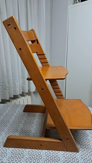 Trona Stokke Evolutiva Madera