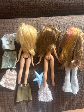 Lote Bratz con Ropa y Accesorios
