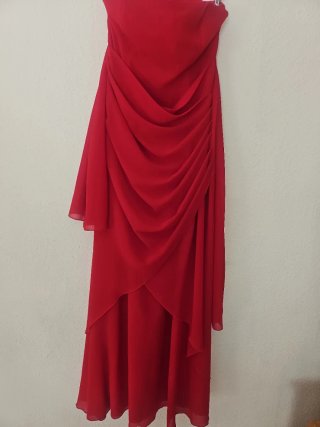 Vestido de fiesta rojo drapeado