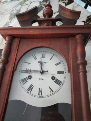 Reloj de pared madera con llave