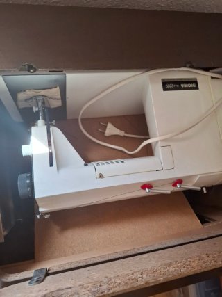 Máquina de coser Sigma 2000 con mueble