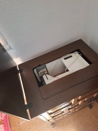 Máquina de coser Sigma 2000 con mueble