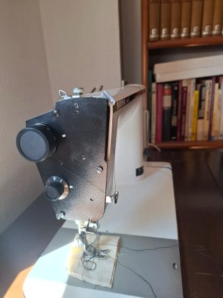 Máquina de coser Sigma 2000 con mueble