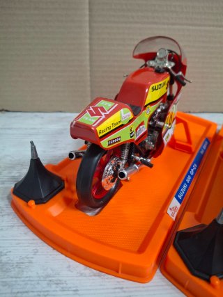Moto da collezione Honda CBX e Suzuki GP