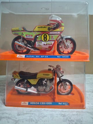 Moto da collezione Honda CBX e Suzuki GP