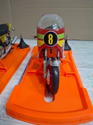 Moto da collezione Honda CBX e Suzuki GP