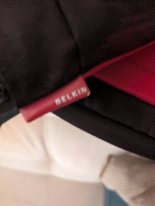 Mochila portátil negra y roja