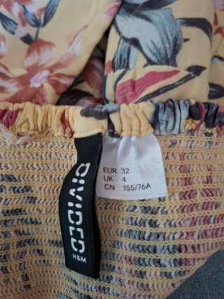 Camiseta floral amarilla tirantes
