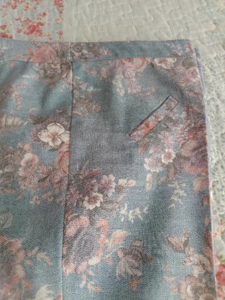 Pantalón estampado floral azul y rosa