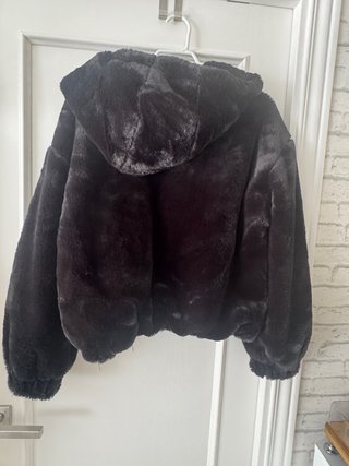 Chaqueta de pelo Bershka negra talla M