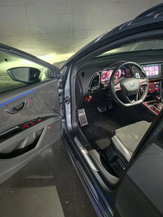 SEAT Leon cupra 300 carbon edition