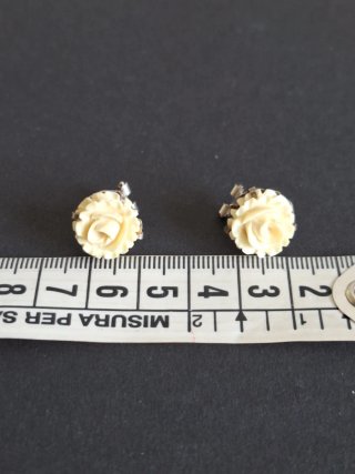Pendientes y anillo en plata y rosas talladas