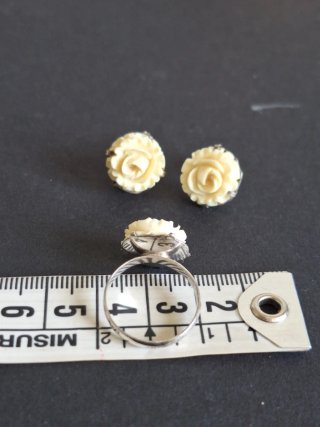 Pendientes y anillo en plata y rosas talladas