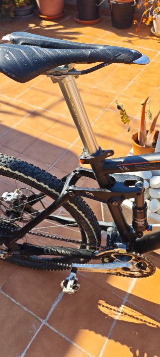 Bicicleta Canyon Nerve XC F8 con suspensión Lefty