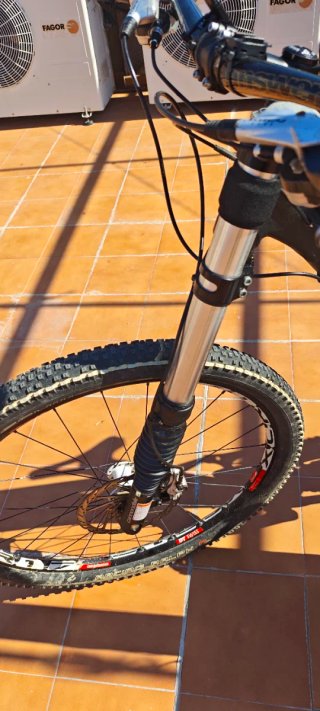 Bicicleta Canyon Nerve XC F8 con suspensión Lefty