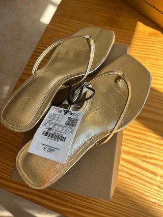 OFERTA! SANDALIAS DEDO DORADAS ZARA NUEVAS!