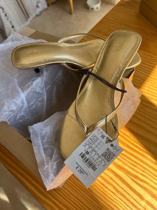 OFERTA! SANDALIAS DEDO DORADAS ZARA NUEVAS!