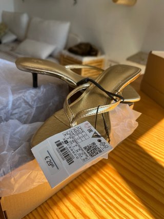 OFERTA! SANDALIAS DEDO DORADAS ZARA NUEVAS!