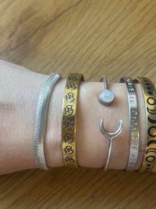 Pulsera Om Boho Espiritual Artesanal Dorada
